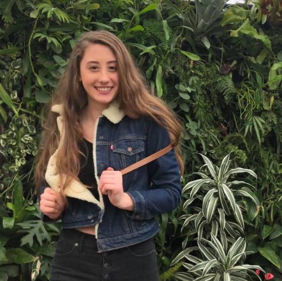 Meet your Posher, Juliana - Picture 1 of 1